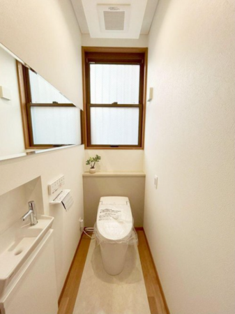 名古屋市千種区猫洞通、中古一戸建てのトイレ画像です
