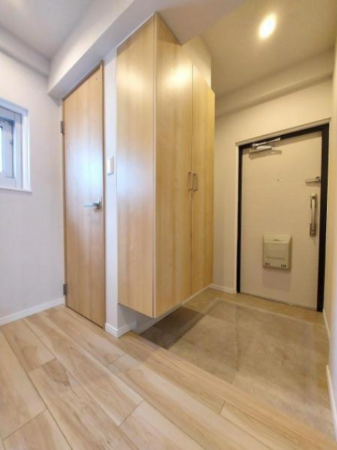 名古屋市千種区豊年町、中古マンションの玄関画像です