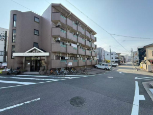 名古屋市千種区豊年町、収益物件/マンションの前面道路を含む現地写真画像です