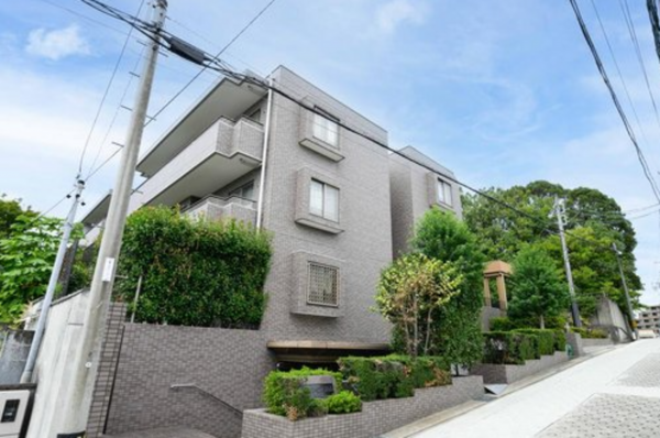 名古屋市瑞穂区春山町、中古マンションの外観画像です