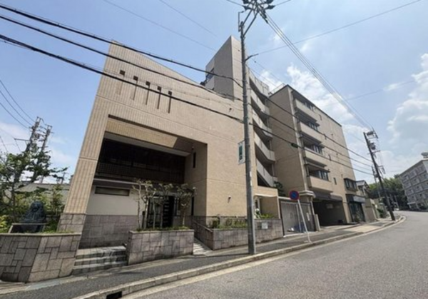 名古屋市昭和区広路町、中古マンションの外観画像です