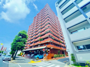 名古屋市千種区内山、中古マンションの外観画像です