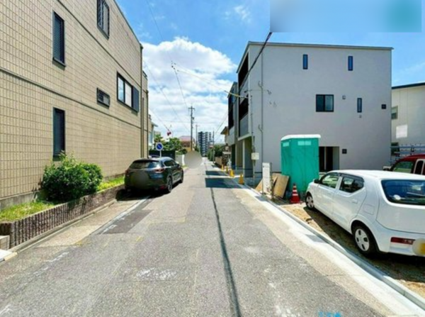 名古屋市昭和区丸屋町、新築一戸建ての前面道路を含む現地写真画像です