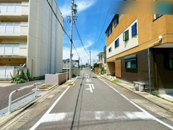 名古屋市昭和区丸屋町、新築一戸建ての前面道路を含む現地写真画像です