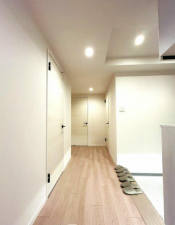 名古屋市瑞穂区彌富町円山、中古マンションの玄関画像です