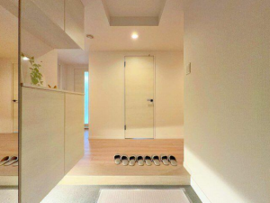 名古屋市瑞穂区彌富町円山、中古マンションの玄関画像です