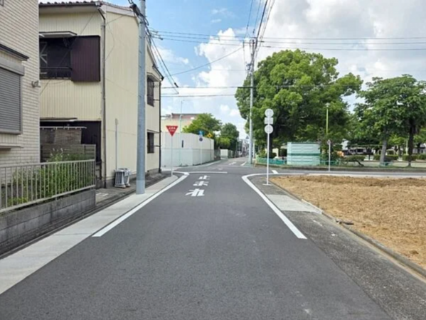 名古屋市昭和区御器所、新築一戸建ての前面道路を含む現地写真画像です