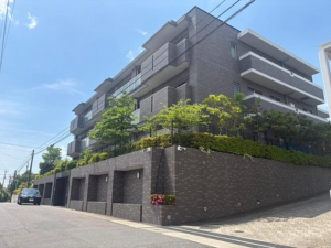 名古屋市瑞穂区春山町、中古マンションの外観画像です