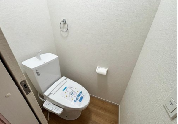 名古屋市瑞穂区雁道町、新築一戸建てのトイレ画像です