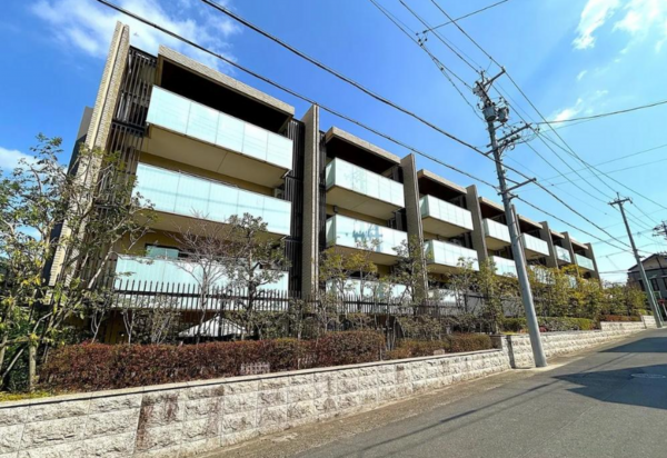 名古屋市昭和区広路町、中古マンションの外観画像です
