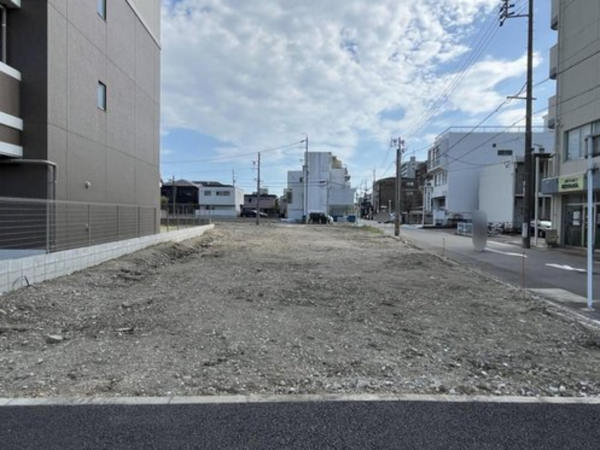 名古屋市昭和区広路通、土地の前面道路を含む現地写真画像です