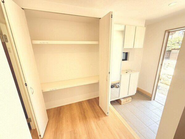 名古屋市昭和区元宮町、新築一戸建ての玄関画像です