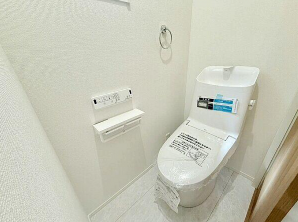 名古屋市昭和区元宮町、新築一戸建てのトイレ画像です