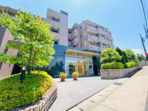 名古屋市千種区東明町、中古マンションの外観画像です