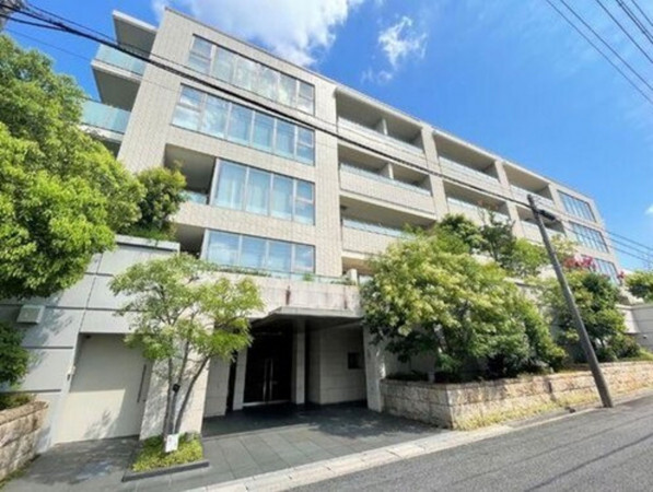名古屋市千種区日和町、中古マンションの外観画像です