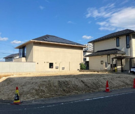 名古屋市千種区桜が丘、土地の前面道路を含む現地写真画像です