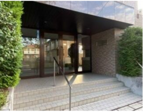 春日部市中央、中古マンションのエントランス画像です