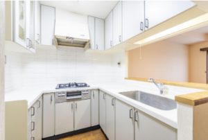 春日部市谷原、中古マンションのキッチン画像です