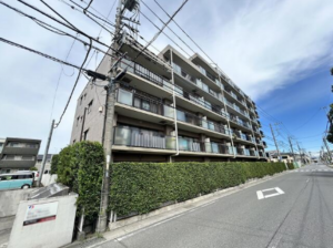 春日部市上蛭田、中古マンションの外観画像です