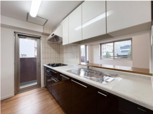 春日部市粕壁東、中古マンションのキッチン画像です