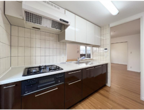 春日部市粕壁東、中古マンションのキッチン画像です