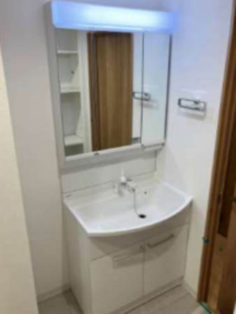 春日部市小渕、中古マンションの洗面画像です