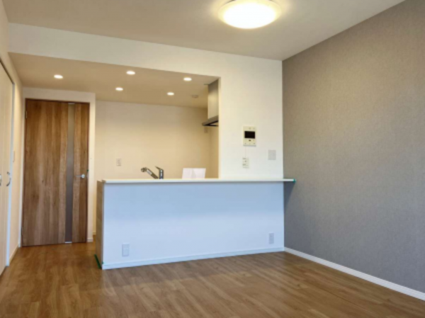 春日部市小渕、中古マンションの居間画像です