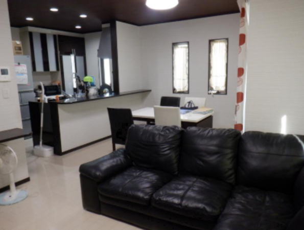 春日部市谷原、中古一戸建ての居間画像です