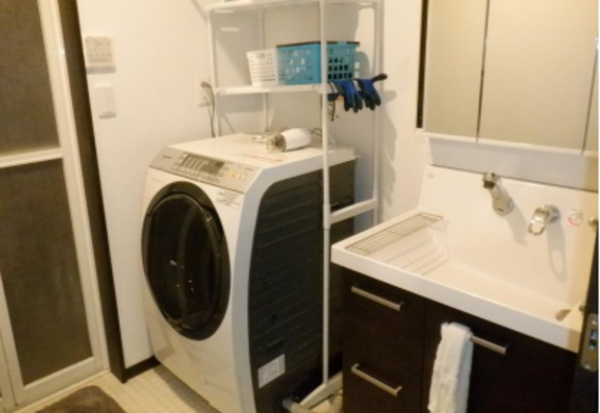 春日部市谷原、中古一戸建ての洗面画像です