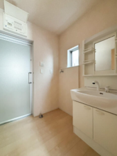 春日部市小渕、中古一戸建ての洗面画像です