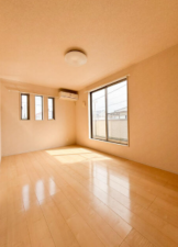 春日部市小渕、中古一戸建ての居間画像です