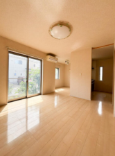 春日部市小渕、中古一戸建ての居間画像です