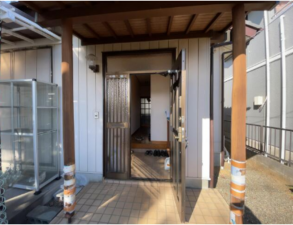 春日部市豊町、中古一戸建ての玄関画像です