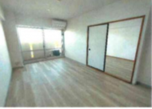 春日部市大枝、中古マンションの居間画像です