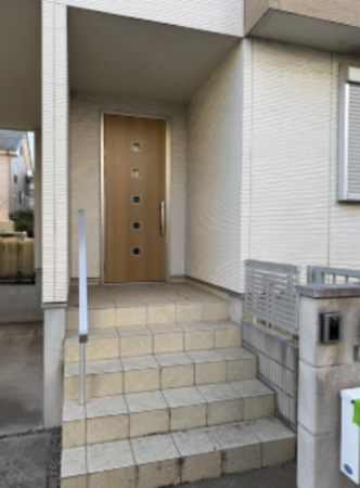 春日部市南、中古一戸建ての玄関画像です