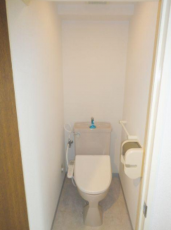 春日部市備後東、中古マンションのトイレ画像です