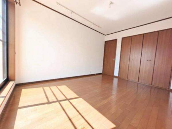 春日部市南中曽根、中古一戸建ての画像です