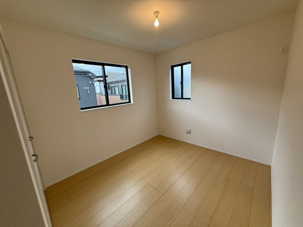 春日部市一ノ割、新築一戸建ての画像です