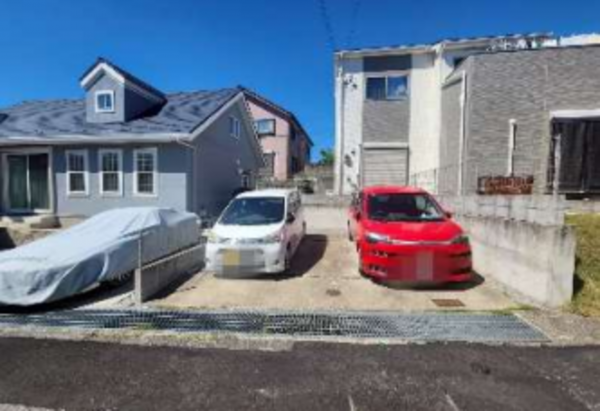 神戸市須磨区友が丘、中古一戸建ての駐車場画像です