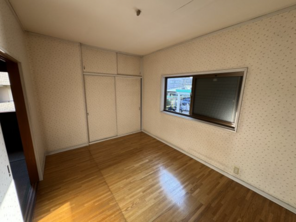 神戸市須磨区月見山町、中古一戸建ての居間画像です