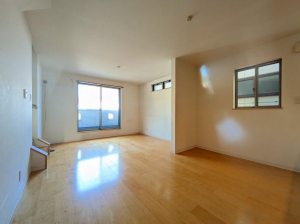 神戸市須磨区須磨浦通、中古一戸建ての居間画像です