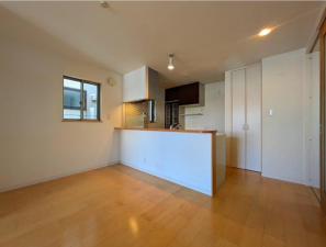 神戸市須磨区須磨浦通、中古一戸建ての居間画像です