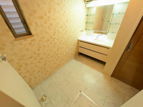 神戸市須磨区須磨浦通、中古一戸建ての洗面画像です