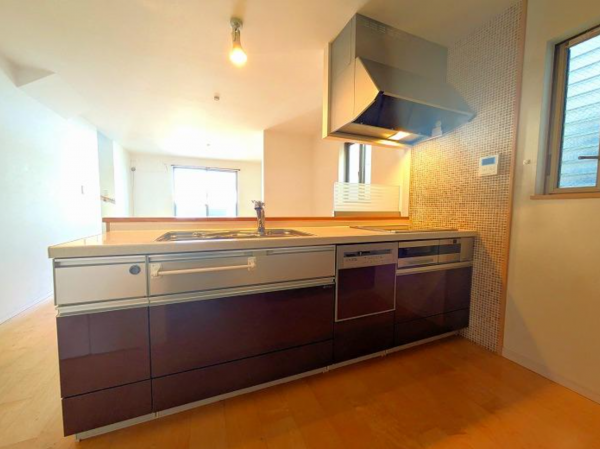 神戸市須磨区須磨浦通、中古一戸建てのキッチン画像です