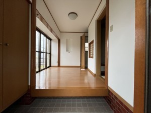 神戸市須磨区若草町、中古一戸建ての玄関画像です