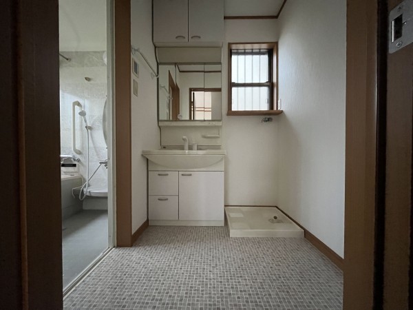 神戸市須磨区若草町、中古一戸建ての洗面画像です