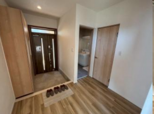 神戸市須磨区北落合、中古一戸建ての玄関画像です