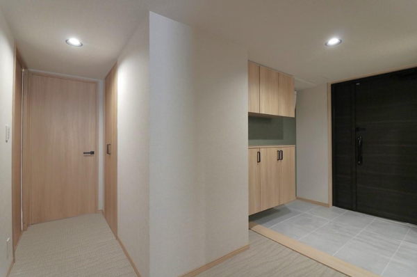 神戸市須磨区道正台、中古マンションの玄関画像です