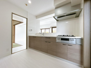 神戸市須磨区北落合、中古マンションのキッチン画像です