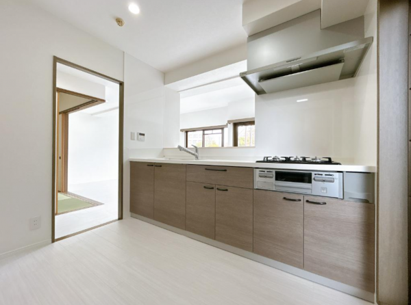 神戸市須磨区北落合、中古マンションのキッチン画像です